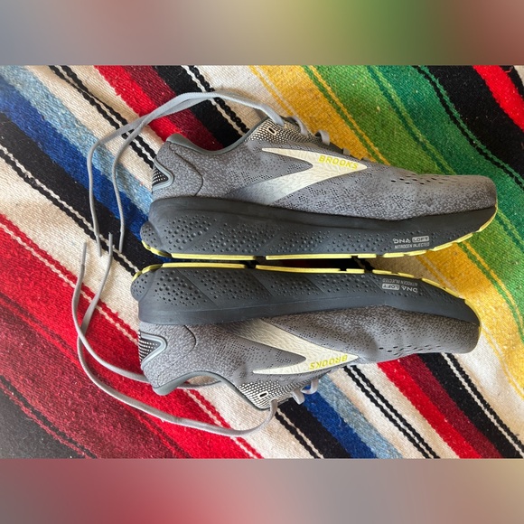 Brooks “Ghost 16”Men's Athletic Shoes Gray & Neon Yellow Size 9.5 4E Extra Wide - Picture 3 of 13